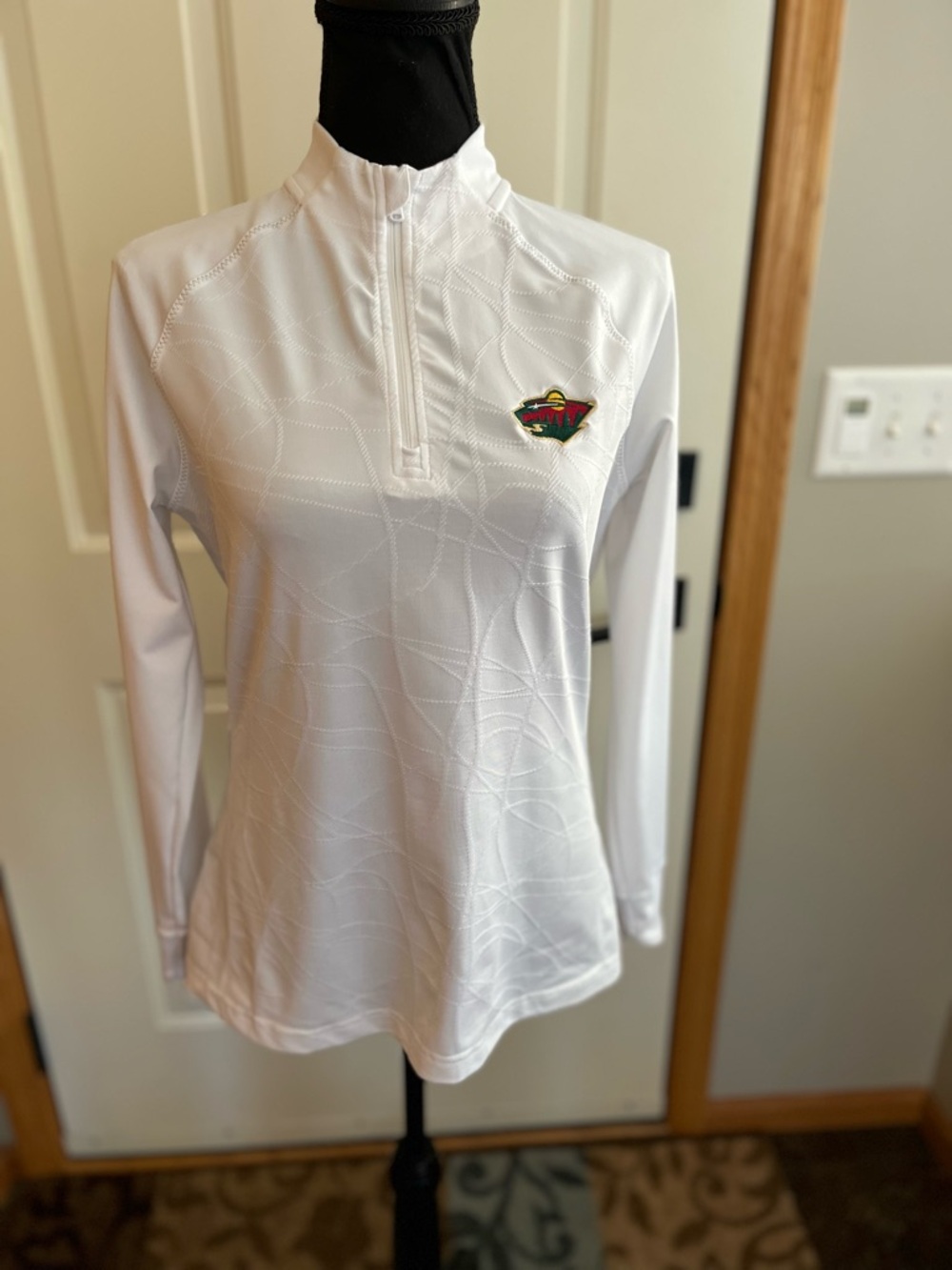 Women’s Minnesota Wild level up white textured quarter zip shirt jacket small